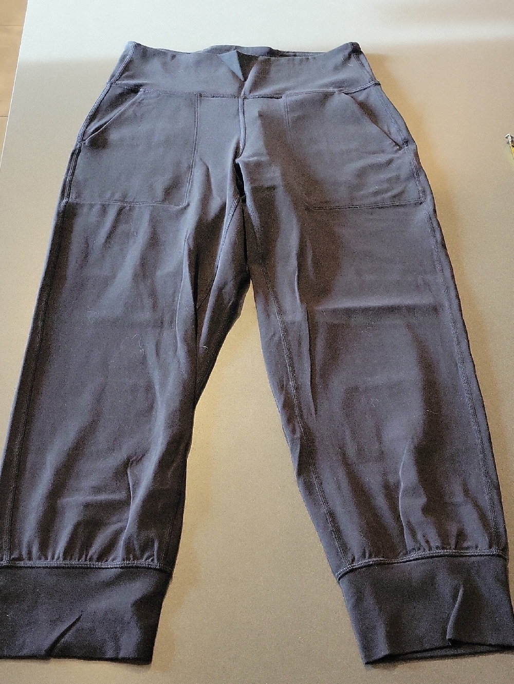Women's Lululemon Black Capri Active Leggings with Front Pockets